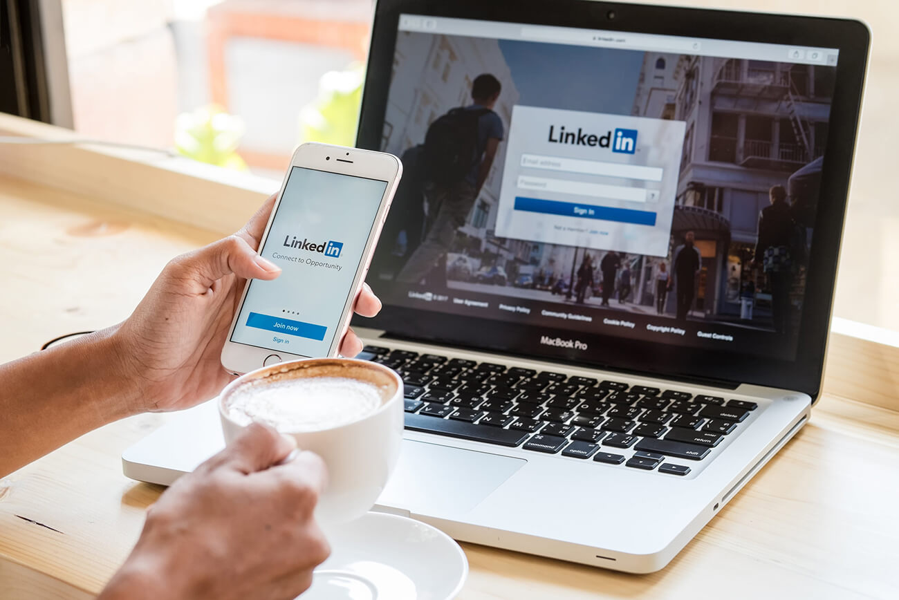 How to use LinkedIn to find an IT job with relocation